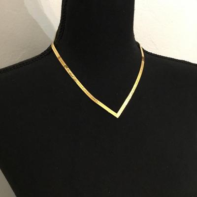 Cute vintage gold tone v chain necklace