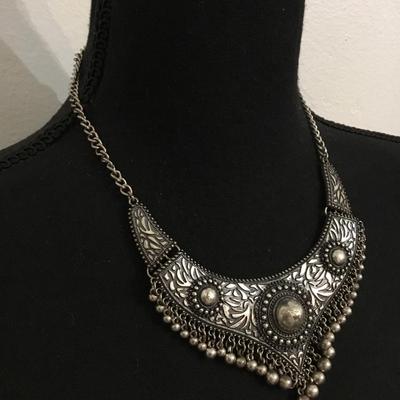 Cute, gunmetal, gray and silver toned BoHo statement, necklace