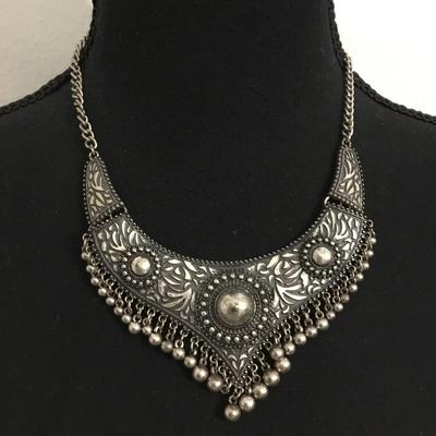 Cute, gunmetal, gray and silver toned BoHo statement, necklace