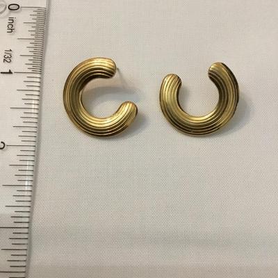 Vintage gold tone earrings