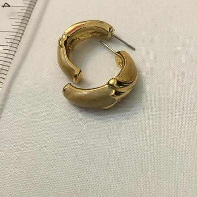 Cute vintage White pearly, enameled, gold toned, half hoop earring