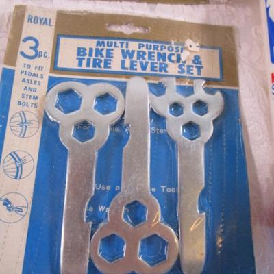 2 bicycle wrench sets , bicycle pump