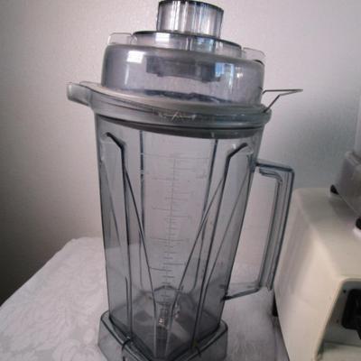 Vintage Vitamix 5000 Total Nutrition center, off-white