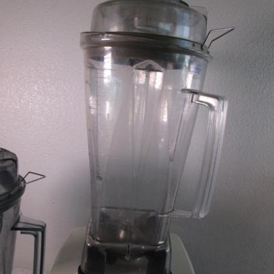 Vintage Vitamix 5000 Total Nutrition center, off-white
