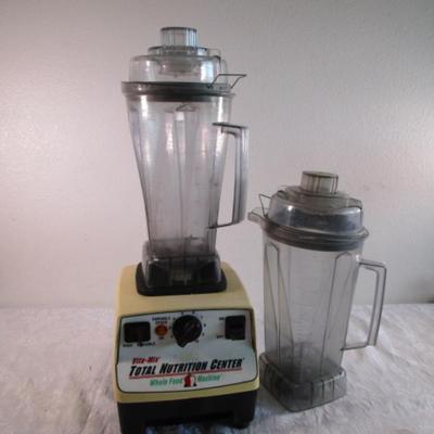 Vintage Vitamix 5000 Total Nutrition center, yellow