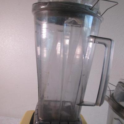 Vintage Vitamix 5000 Total Nutrition center, yellow