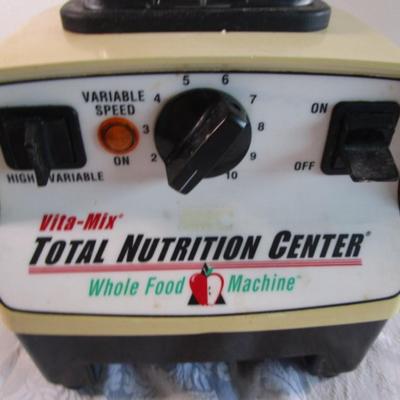 Vintage Vitamix 5000 Total Nutrition center, yellow