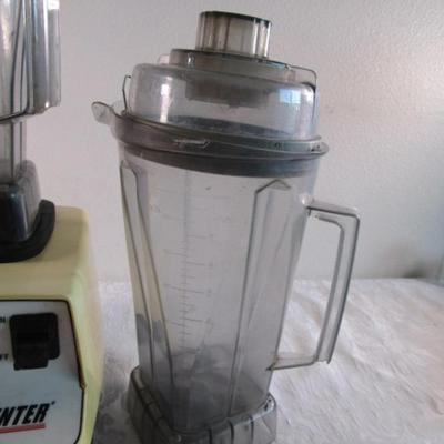 Vintage Vitamix 5000 Total Nutrition center, yellow