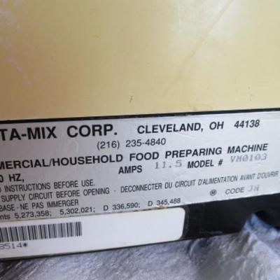 Vintage Vitamix 5000 Total Nutrition center, yellow