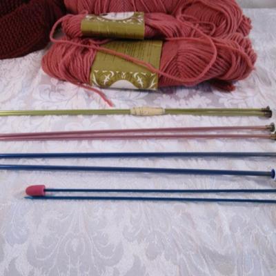 4 sets of knitting needles, yarn