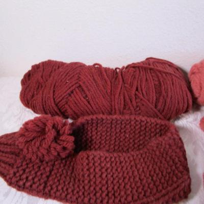 4 sets of knitting needles, yarn