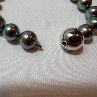 Majorica Necklace & Matching Earrings (K-RG)