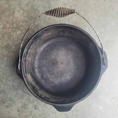 Lodge 13" Cast Iron Dutch Oven (G-EL)