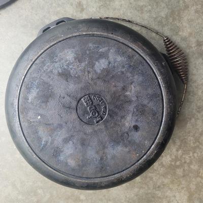 Lodge 13" Cast Iron Dutch Oven (G-EL)
