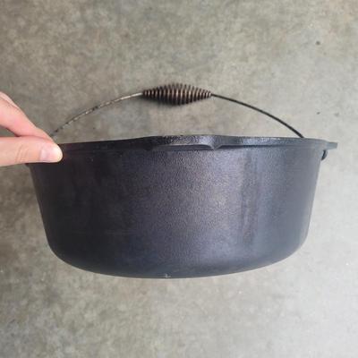 Lodge 13" Cast Iron Dutch Oven (G-EL)