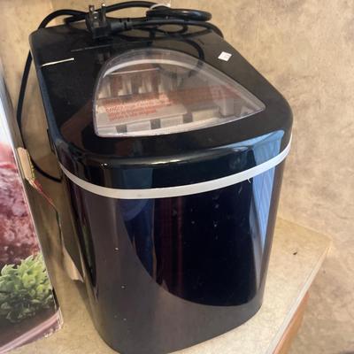 Ice Machine, 3-crock round, Cookbooks