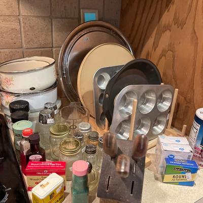 Kitchen ware, utensils, knives,pans