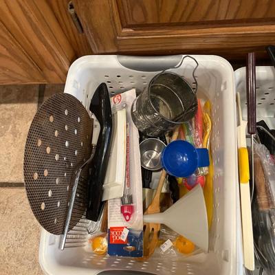 Kitchen ware, utensils, knives,pans