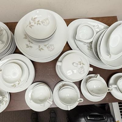 Noritake Japan EDENROSE 6343 Porcelain China 90-piece set of dishes