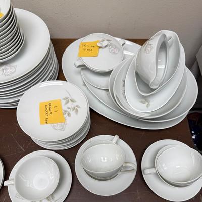 Noritake Japan EDENROSE 6343 Porcelain China 90-piece set of dishes