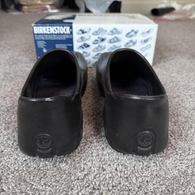 Birkenstock and Crocs Black Rubber Shoes - Women’s Size 11 (GB2-DZ)
