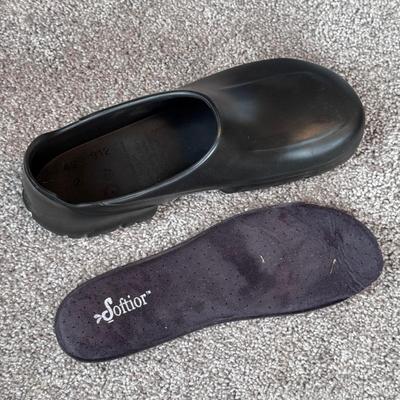 Birkenstock and Crocs Black Rubber Shoes - Women’s Size 11 (GB2-DZ)