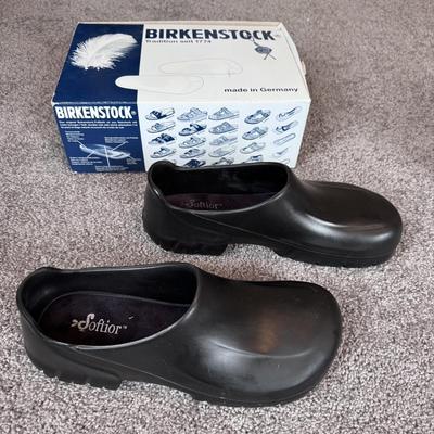Birkenstock and Crocs Black Rubber Shoes - Women’s Size 11 (GB2-DZ)