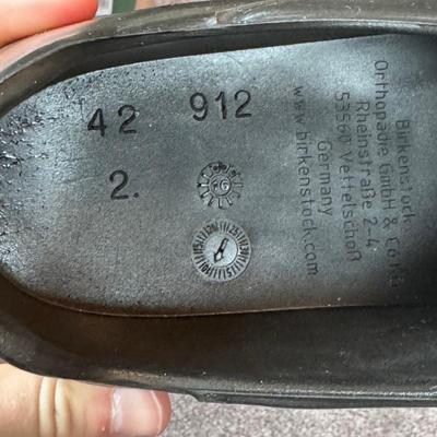 Birkenstock and Crocs Black Rubber Shoes - Women’s Size 11 (GB2-DZ)