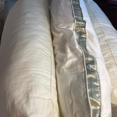 Comforter Sets, Drapes, Pillows