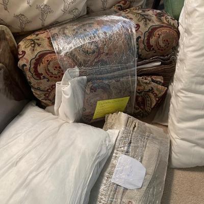 Comforter Set and Pillows