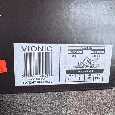 Täōs Footwear, Vionic, and Other Women’s Casual Shoes and Inserts - Size 11 (GB2-DZ)