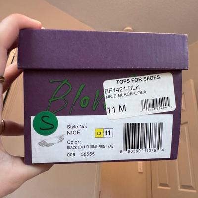 Täōs Footwear, Vionic, and Other Women’s Casual Shoes and Inserts - Size 11 (GB2-DZ)