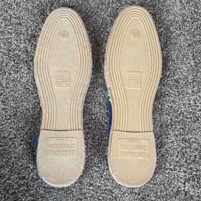Täōs Footwear, Vionic, and Other Women’s Casual Shoes and Inserts - Size 11 (GB2-DZ)
