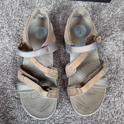 Täōs Footwear, Vionic, and Other Women’s Casual Shoes and Inserts - Size 11 (GB2-DZ)