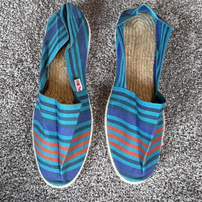 Täōs Footwear, Vionic, and Other Women’s Casual Shoes and Inserts - Size 11 (GB2-DZ)