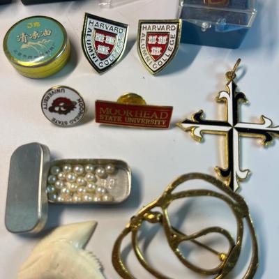 Variety of pins with tin box