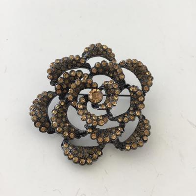 Beautiful vintage floral statement brooch