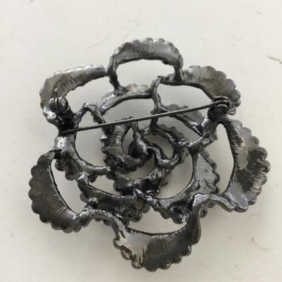 Beautiful vintage floral statement brooch