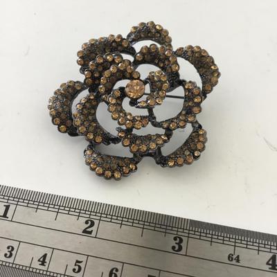 Beautiful vintage floral statement brooch
