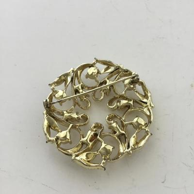 Vintage round fashion brooch