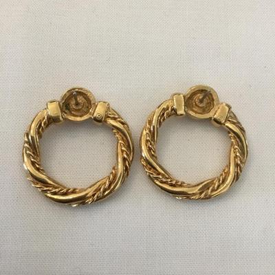 Vintage gold tone classic ribbed hoop earrings