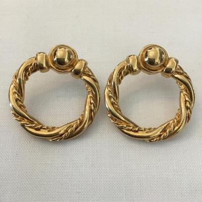 Vintage gold tone classic ribbed hoop earrings