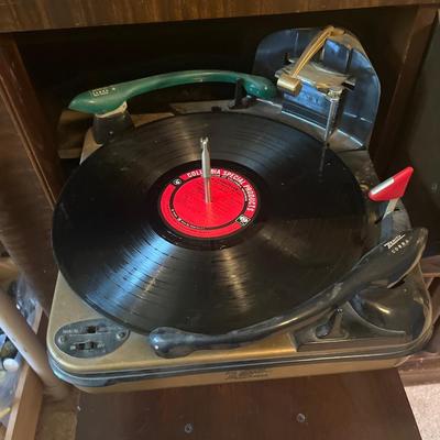 Vintage radio and phonograph