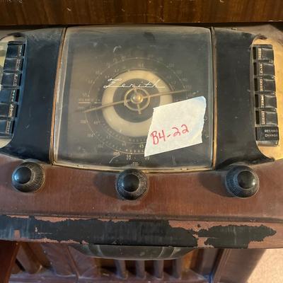 Vintage radio and phonograph