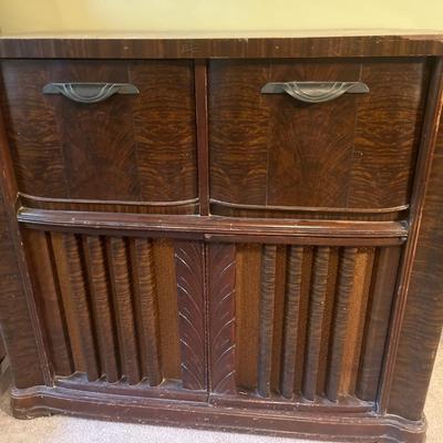 Vintage radio and phonograph