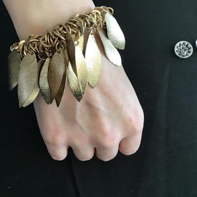 Vintage gold tone Leaf stretch bracelet