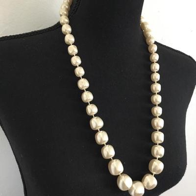Mid century large, chunky Faux pearl statement necklace
