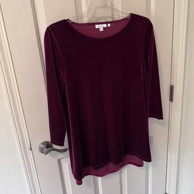 Assortment of Women’s Casual Tops - Size M-XL (GB2-DZ)