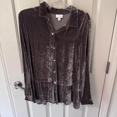 Assortment of Women’s Casual Tops - Size M-XL (GB2-DZ)