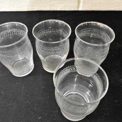 Drinking glasses (4)